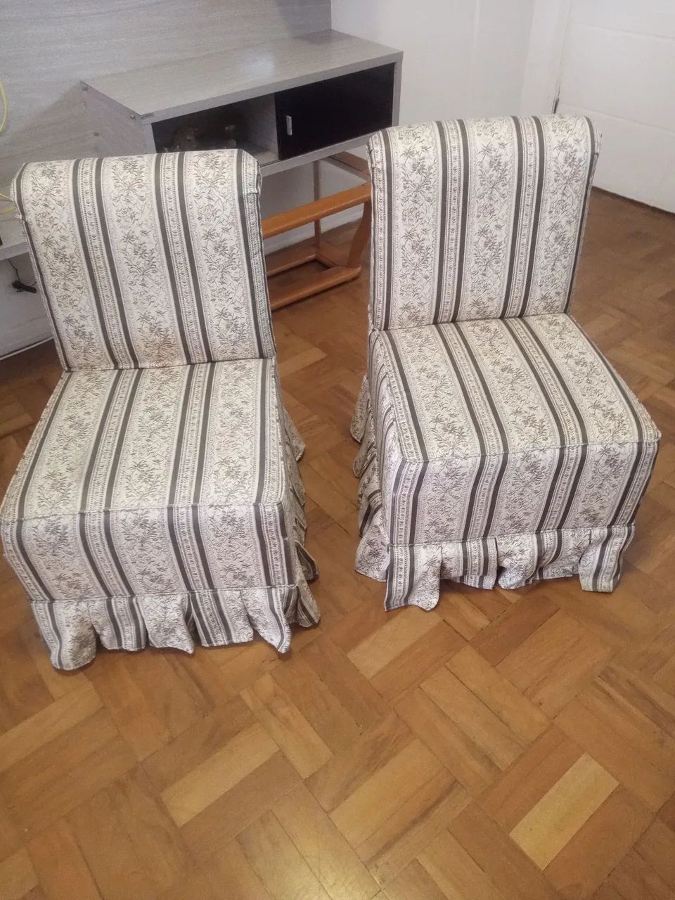 Par de poltronas estilo boneca, lindase