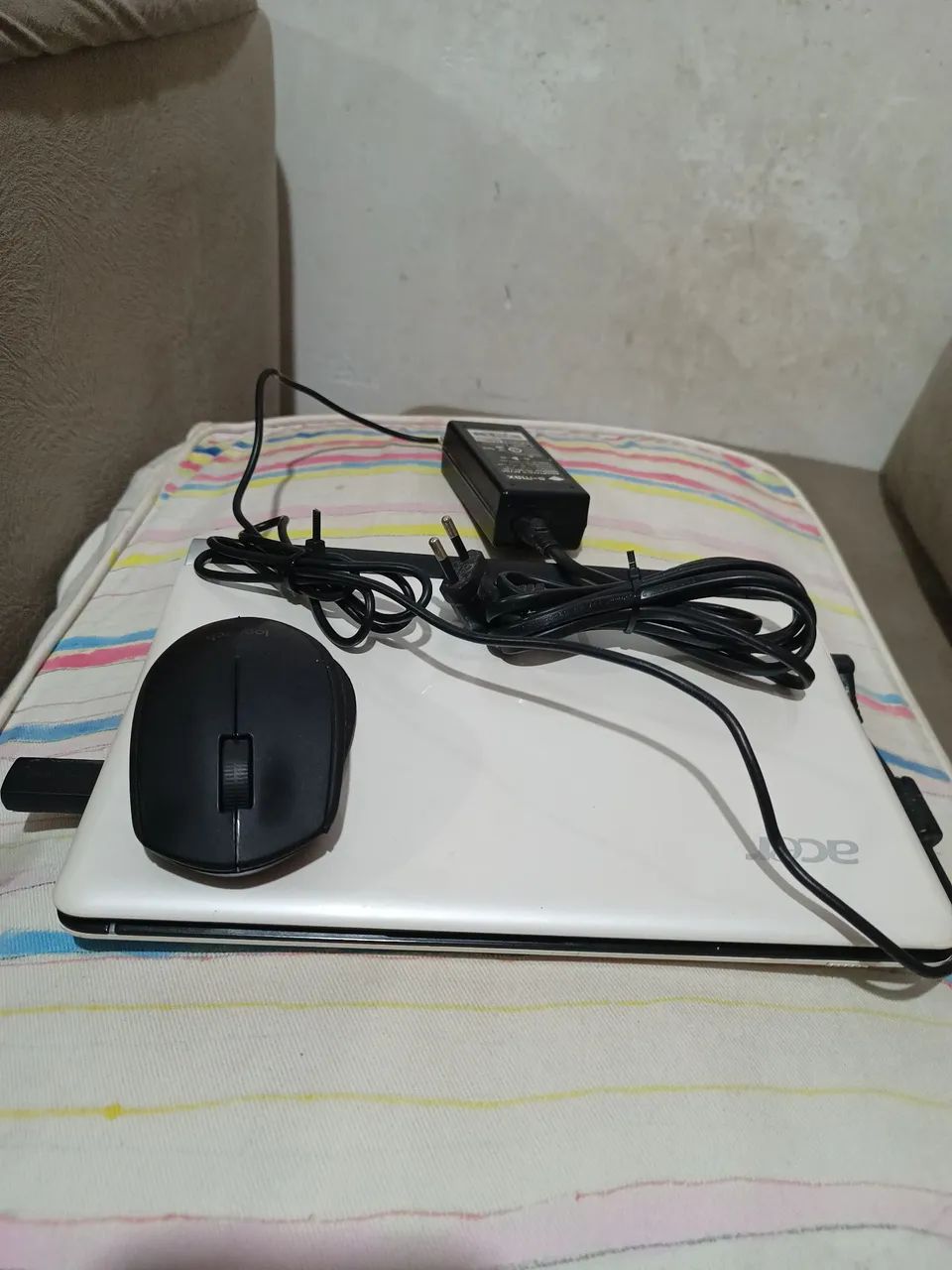 Netbook excelente estado de novo  completo com mauser  - Foto 4