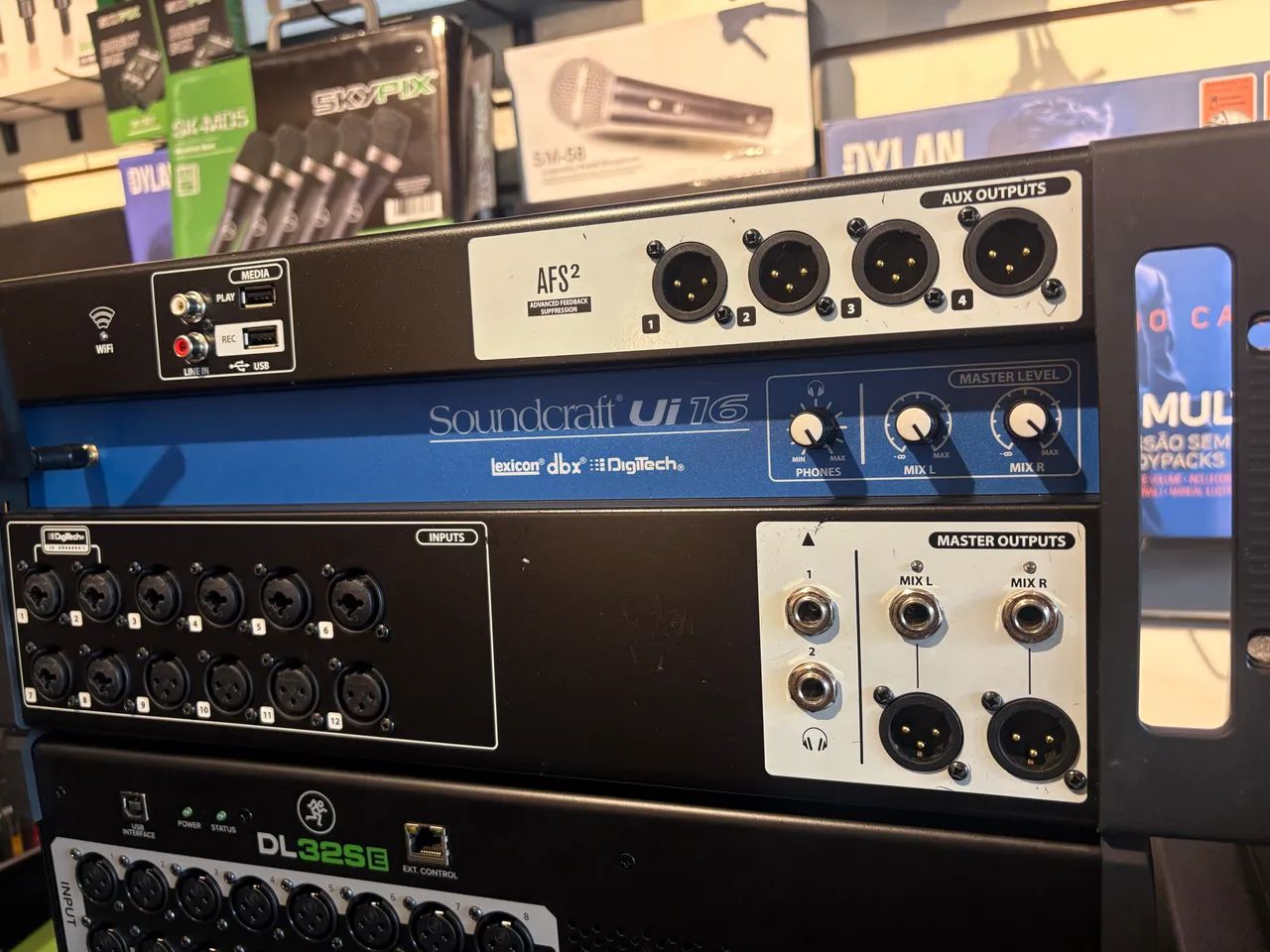 Mesa de Som Digital 16 Canais Com Wireless Control UI-16 - Soundcraft