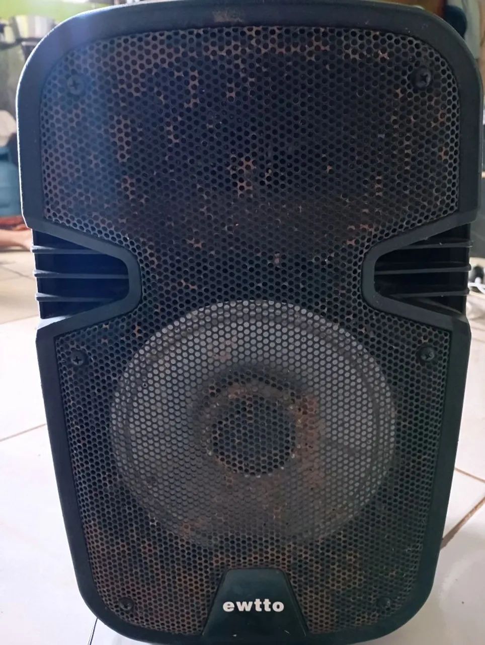 Caixa de som modelo wetto antigo 