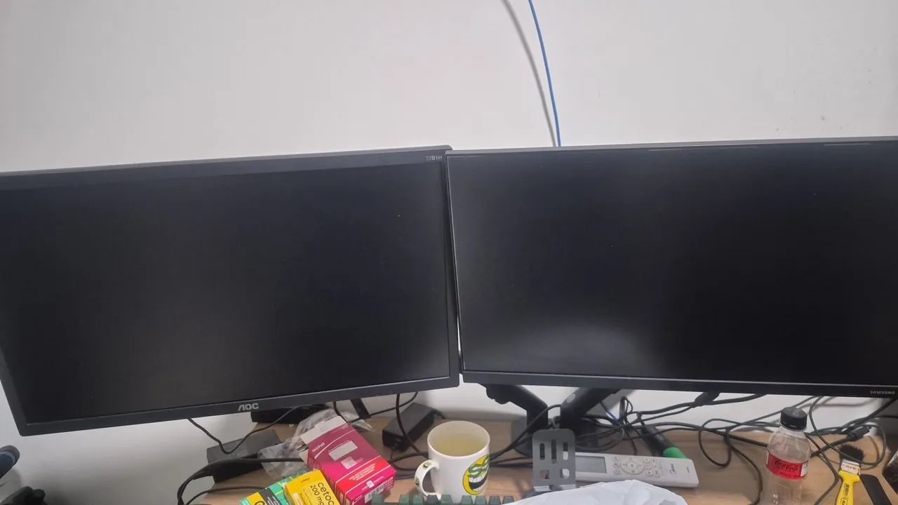 Monitores Samsung e AOC e braço articulado nimbus