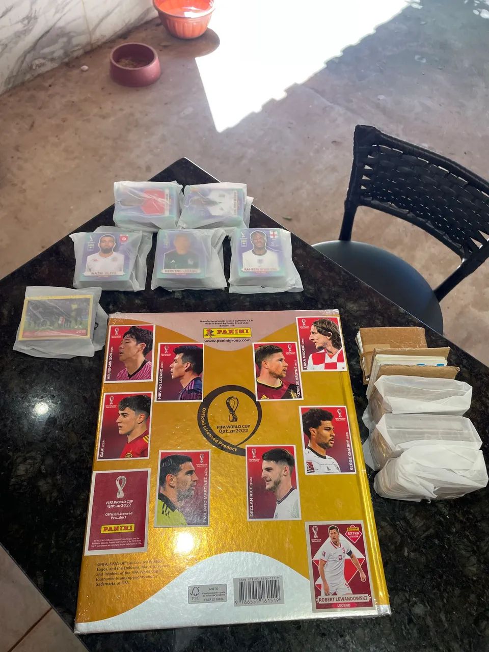 Álbum Copa 2022 Dourado Lacrado + Todas Figurinhas + Estádio Panini - Foto 2