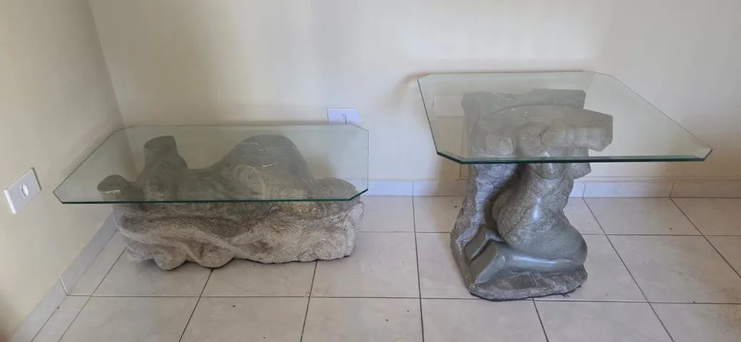 Conjunto de Mesas Escultóricas em Pedra e Vidro Bisotê - Centro e Canto
