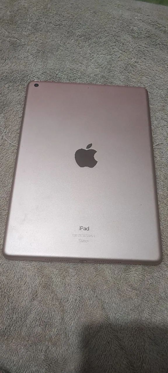 iPad 7a geração rosê 32gb com caneta (não é Apple Pencil) e capa magnética.