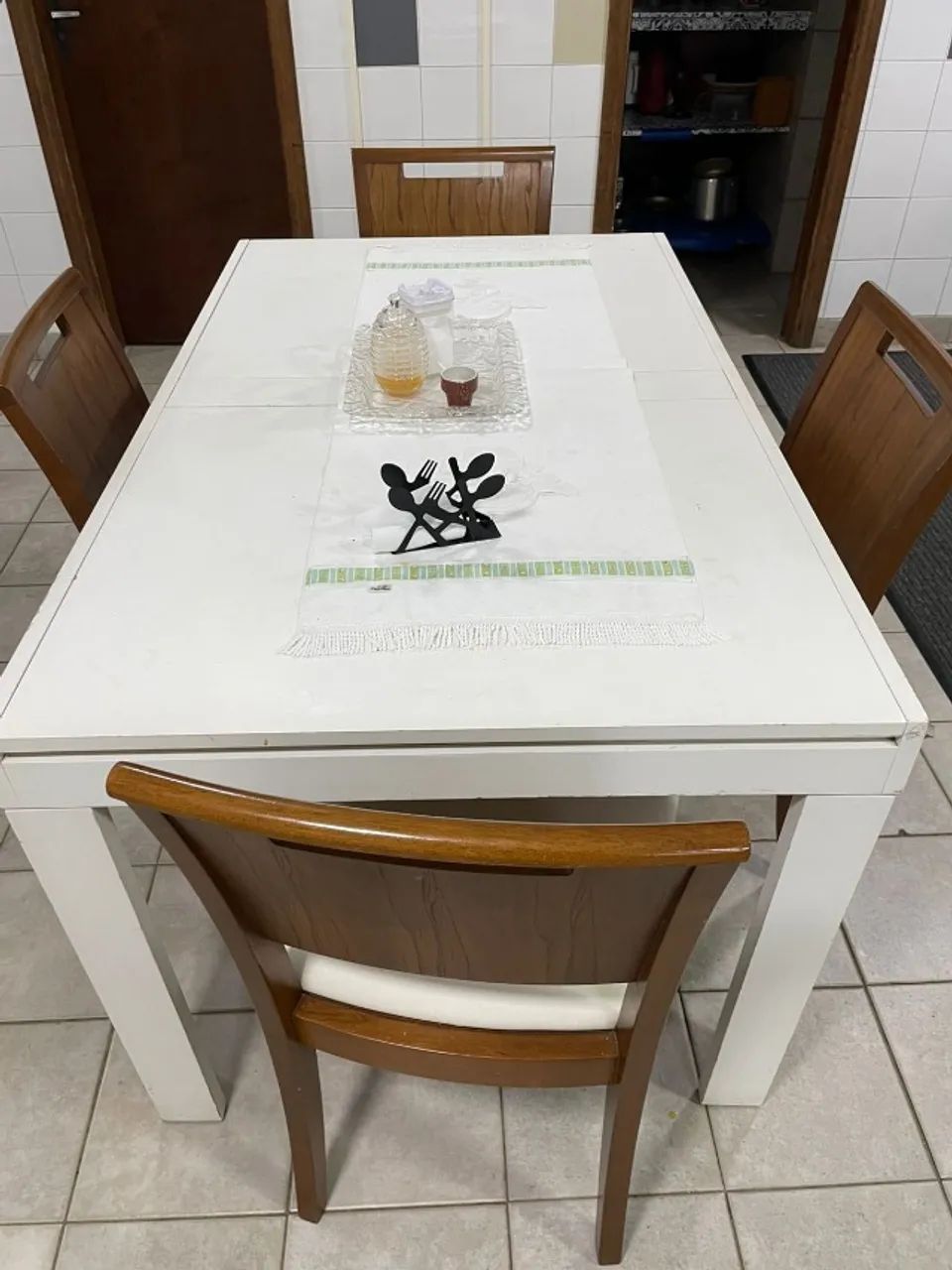 Mesa de jantar com 4 cadeiras