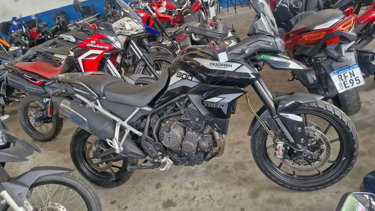 Triunph tiger 900