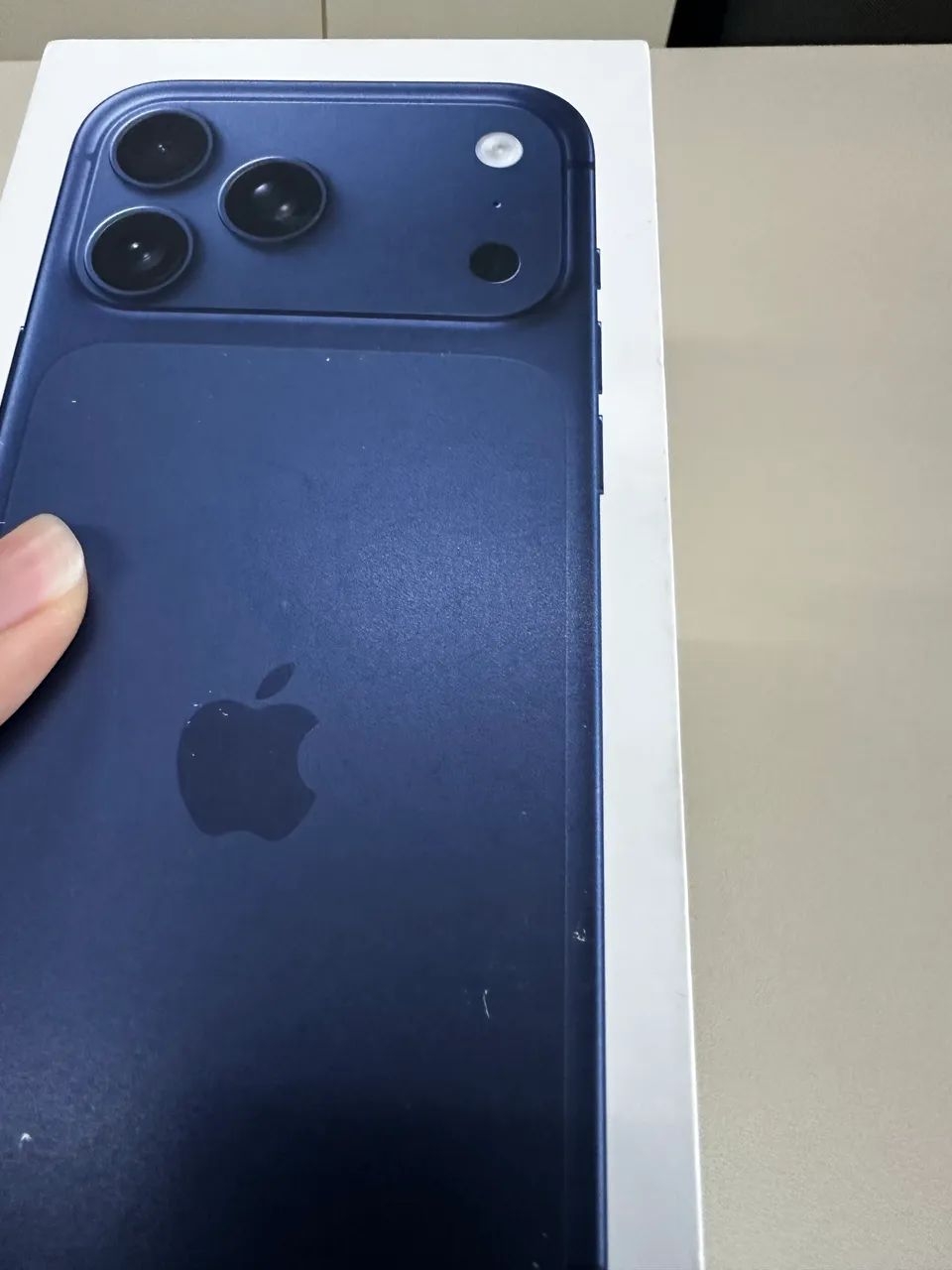 iPhone 17 pro max 256 deep blue Esim - Celulares e Smartphones