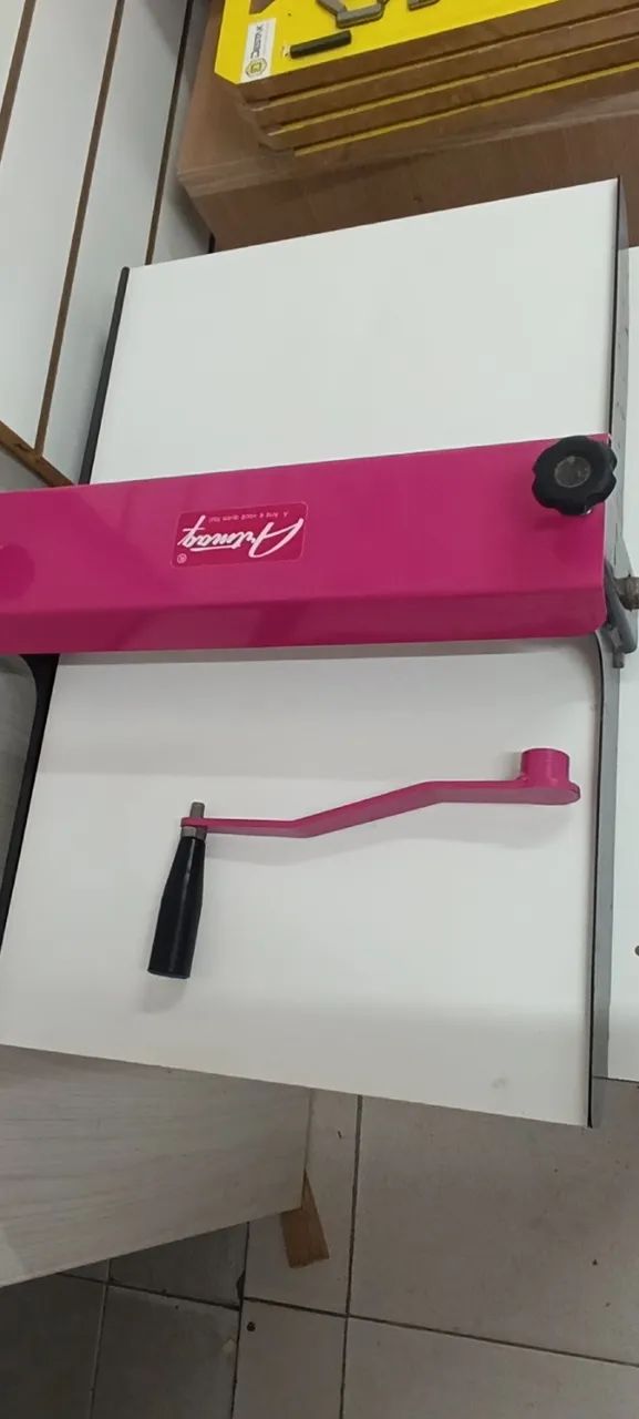 Máquina de corte e vinco 