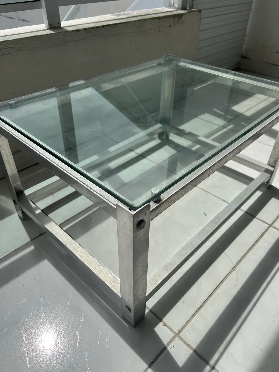 Mesa de centro de vidro com base em alumínio  - Foto 2