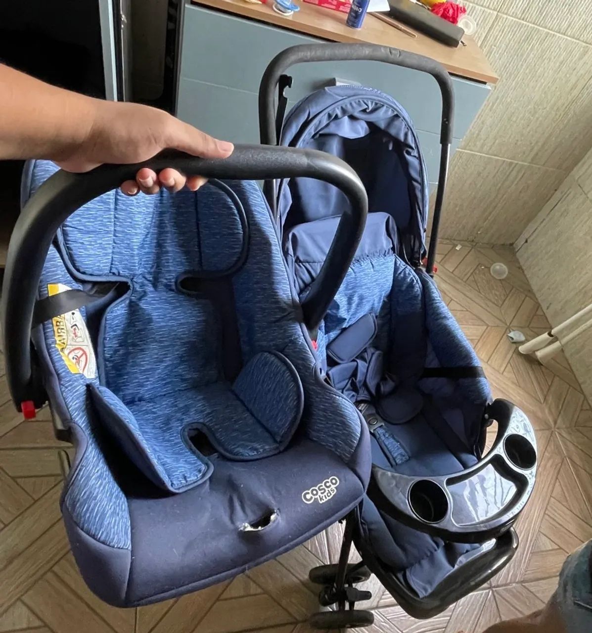 Combo carrinho + bebê conforto Cosco