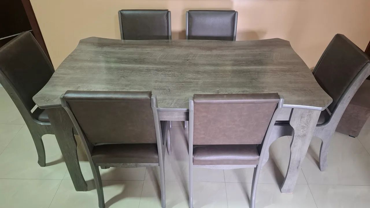 Mesa de jantar com 6 cadeiras