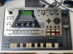【入手困難】Roland groovebox MC-307 スタンドアロン Groovebox Roland mc 307 - Instrumentos musicais - Indianópolis