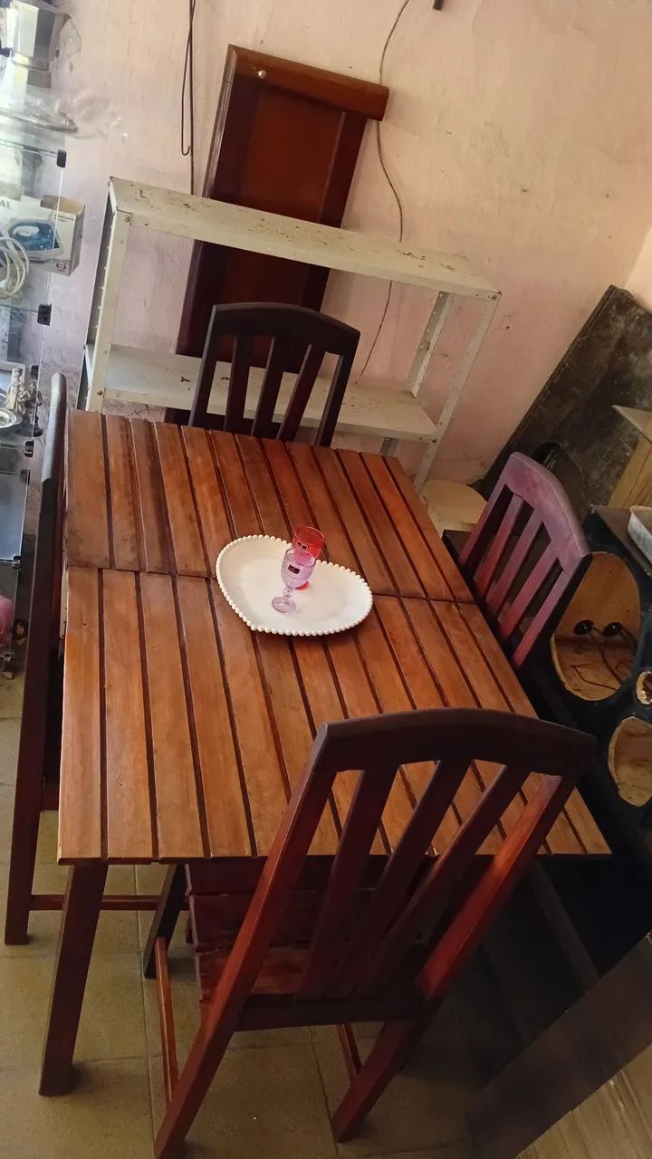 Mesa com 4 cadeiras em Madeira Maciça  - Foto 2