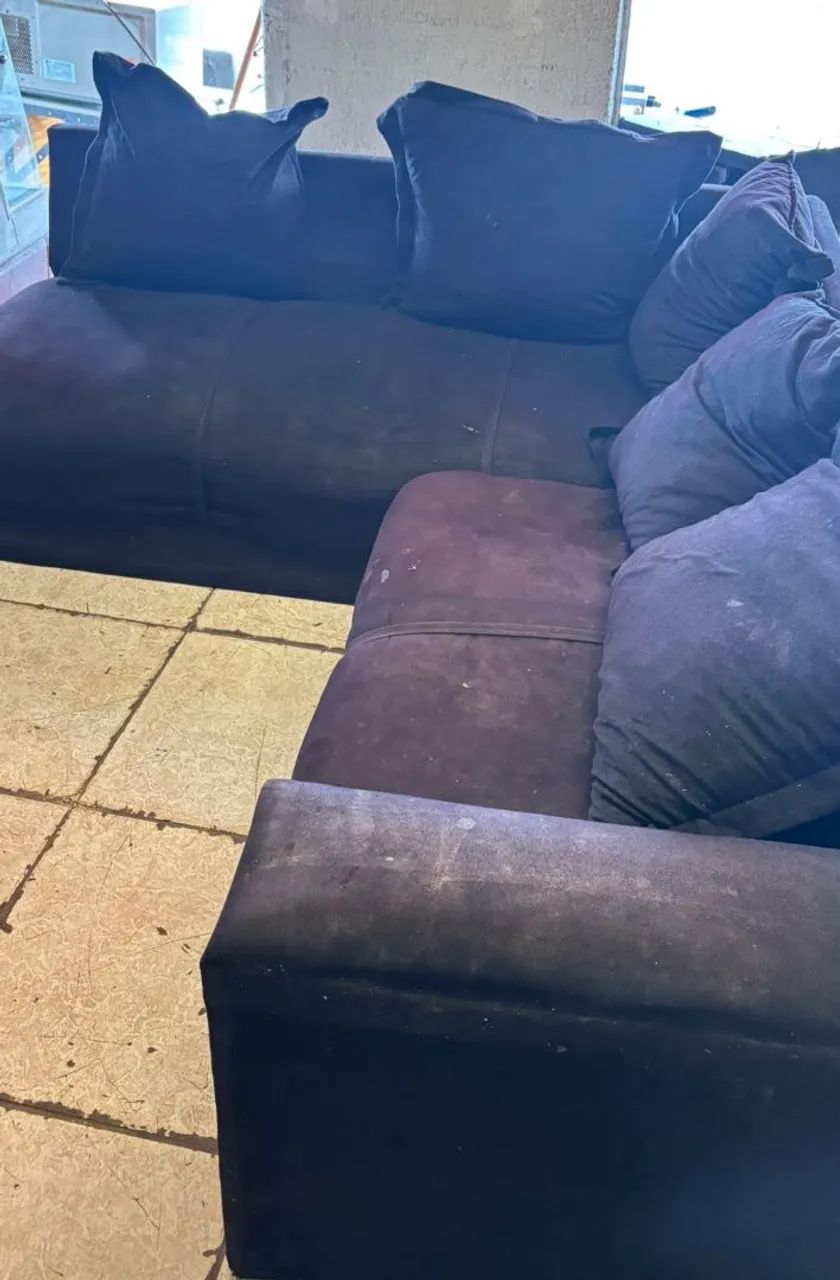 SOFA GRANDE DE CANTO - ESPAÇOSO E CONFORTÁVEL MUITO BOM PARA QUEM TA COMEÇANDO A VIDA 