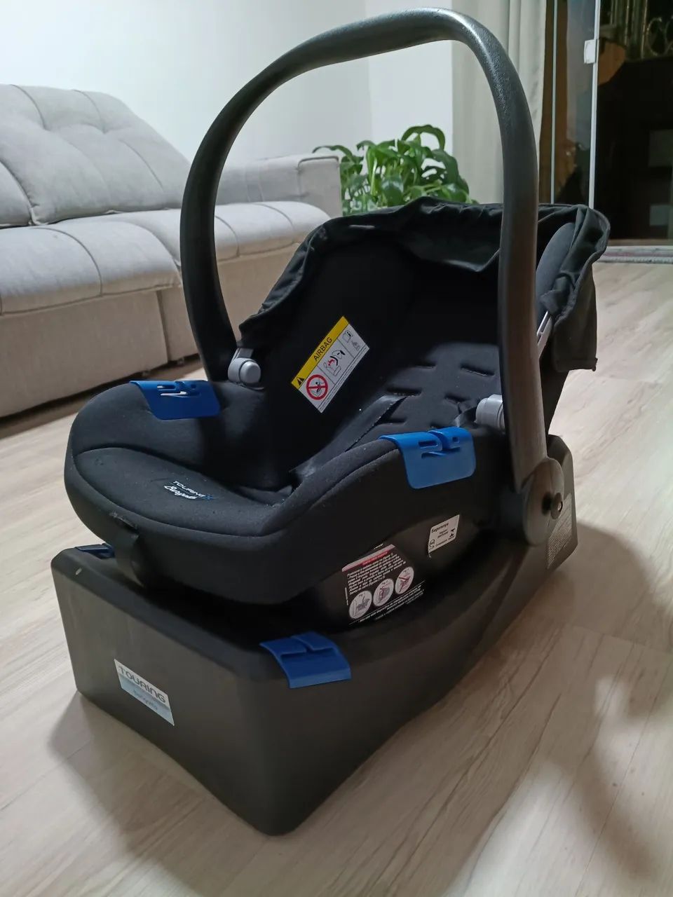 Vendo carrinho, bebê conforto e base Burigotto. - Foto 4