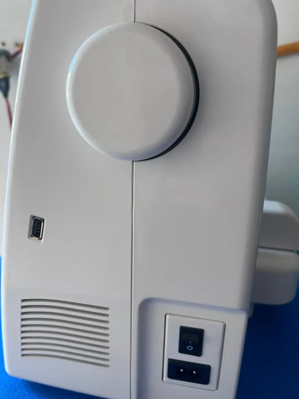 Máquina de Bordar Elna e8100 Embroidery Completa com Acessórios - Foto 4