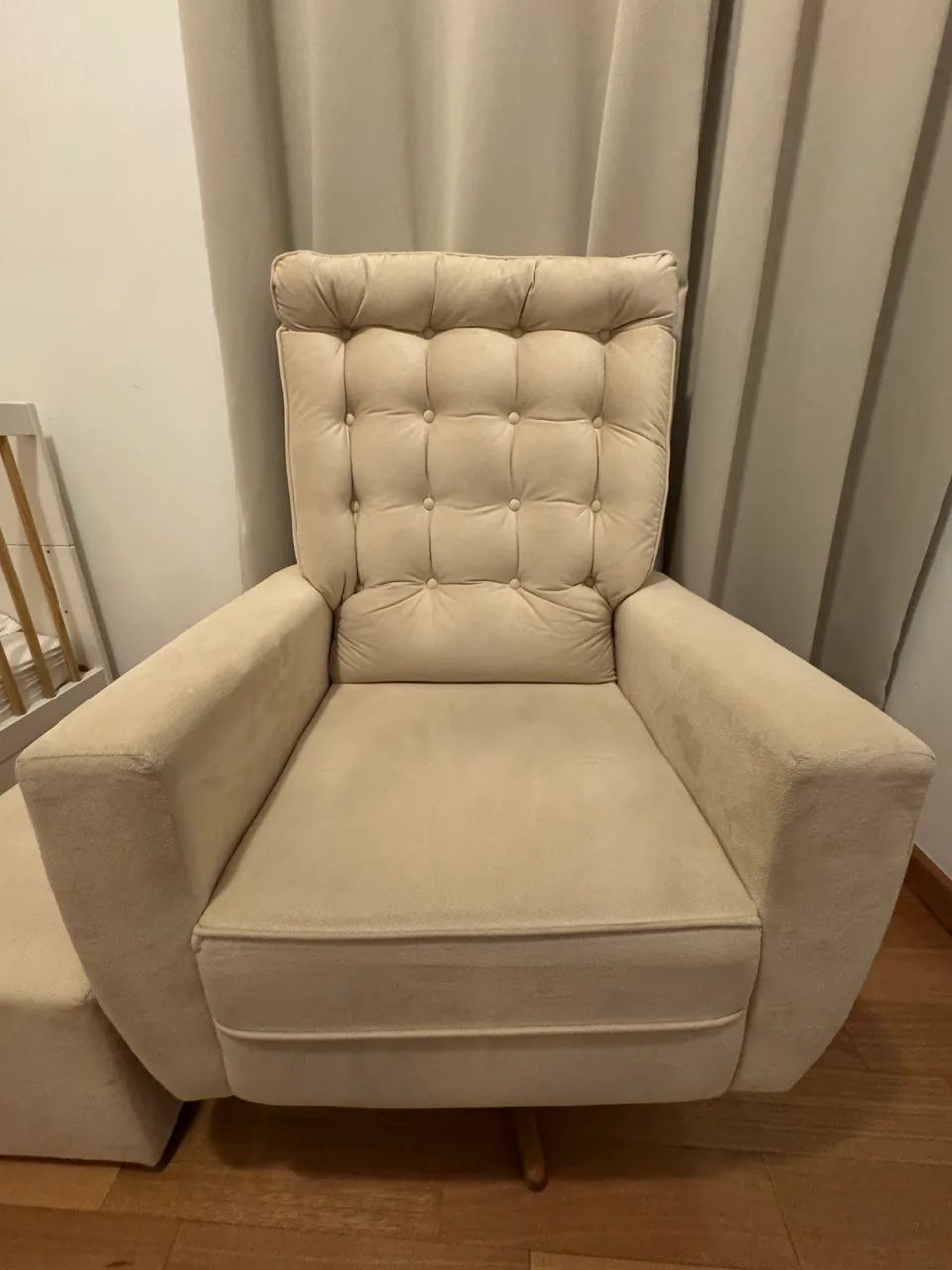 Poltrona Amamentação com Balanço e Giratória - Foto 4