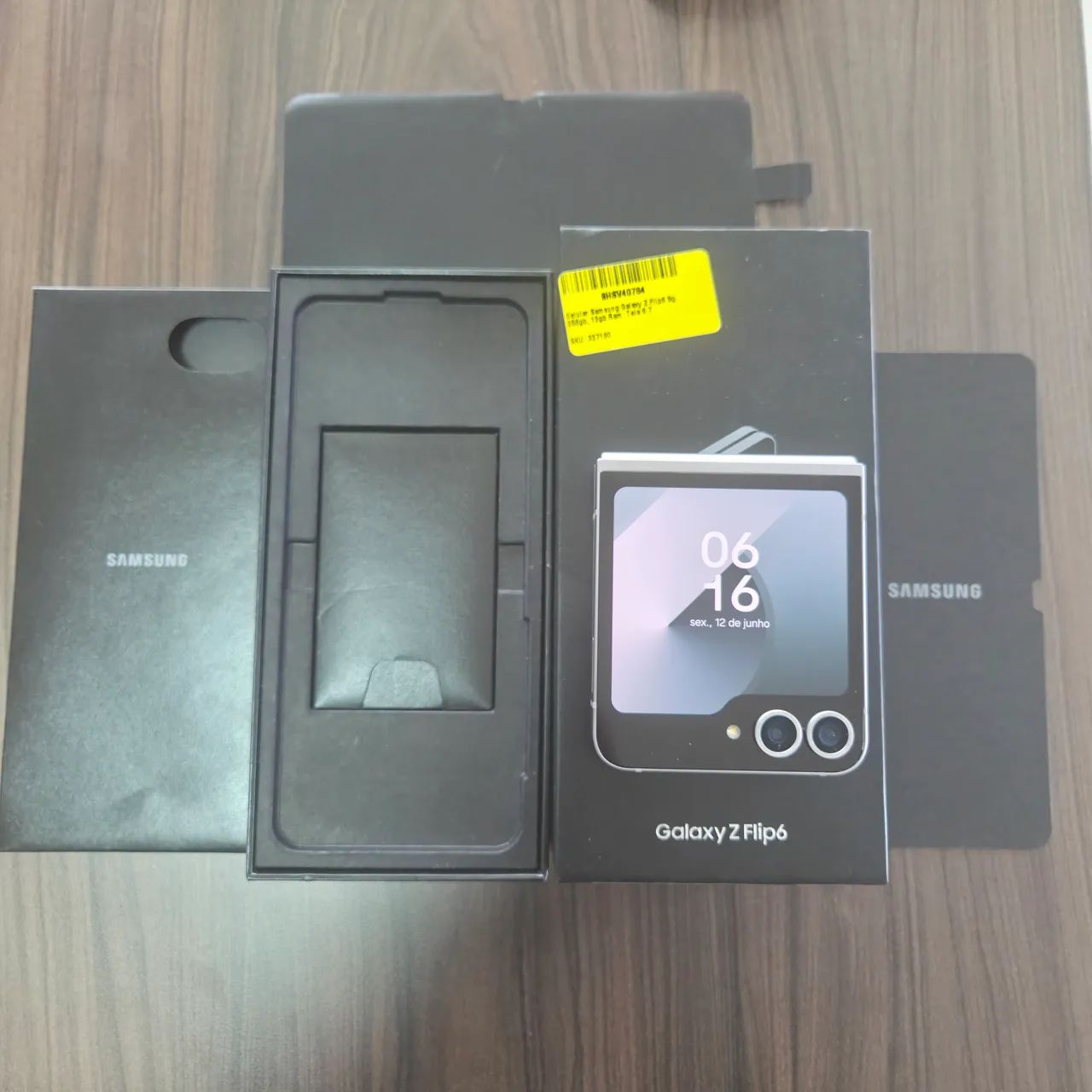 Galaxy Z Flip 6, 12GB/256GB cor prata, telas 6.7 e 3.4 polegadas  - Foto 2