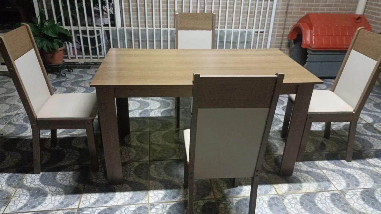 Mesa de madeira 4 cadeiras  - Foto 3