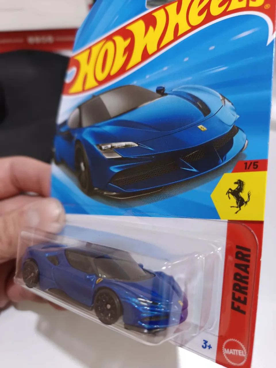 Vê do Hotwheels Ferrari SF90 Azul Lacrada - Foto 2