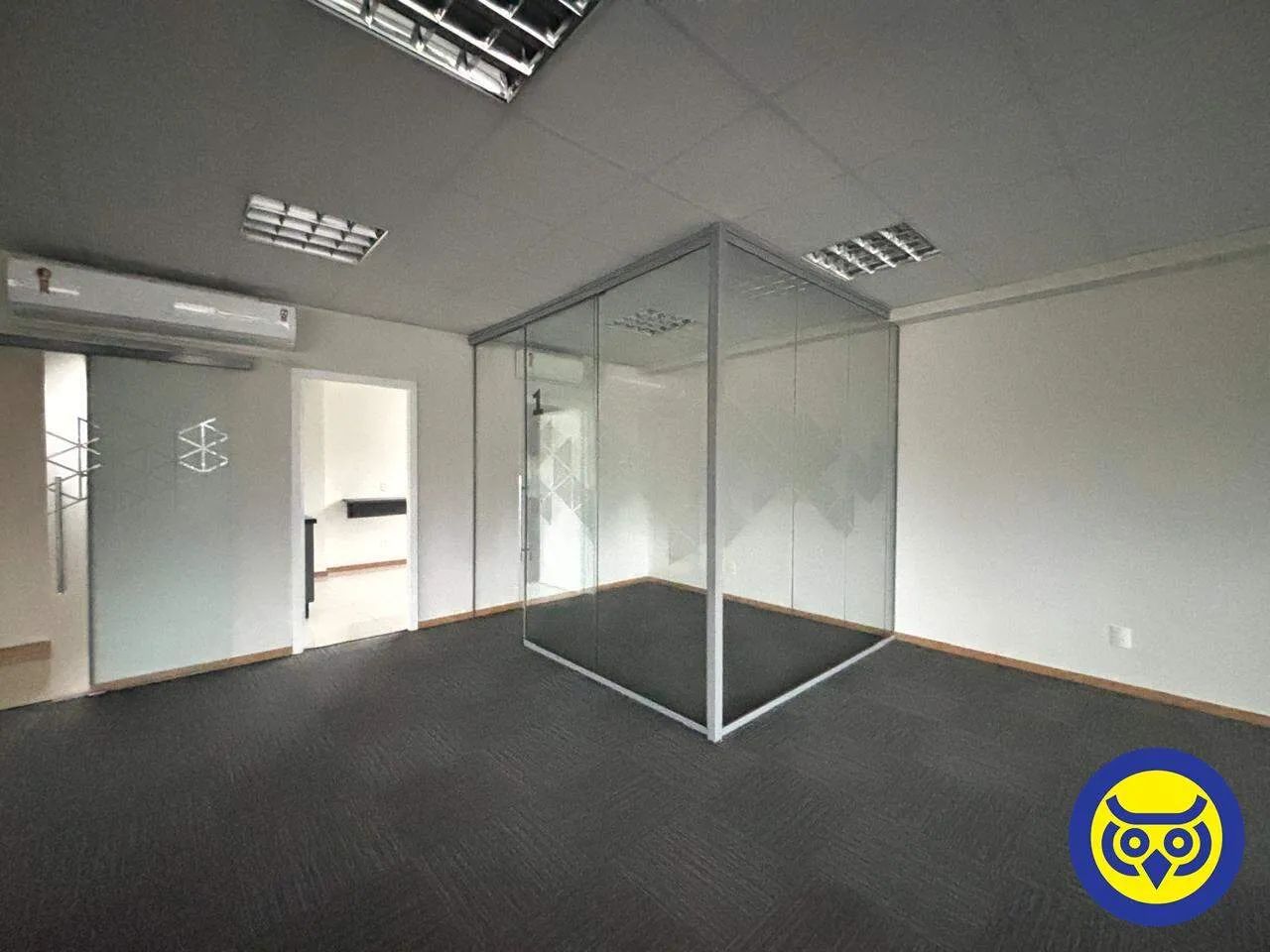 Andar comercial para locação no Centro  225 m² privativos e 5 vagas de garagem - Foto 2
