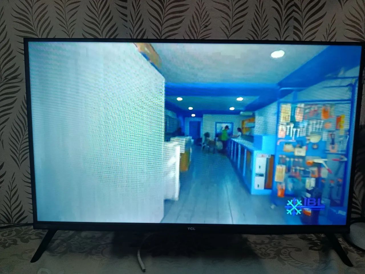 Vendo tv de 32polegadas semi no TCL qled.