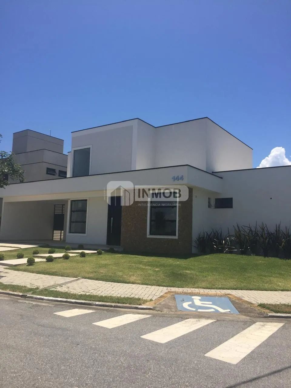 Casa em Condomínio em Quiririm, Taubaté | 3 Suítes 2