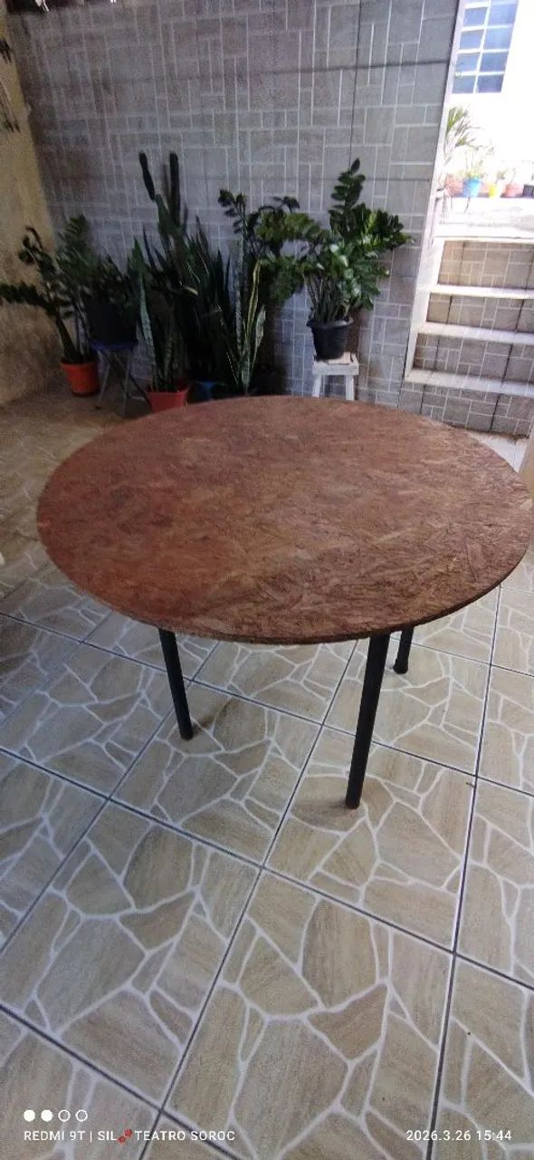 MESA COM TAMPO DE MADEIRA - Foto 2