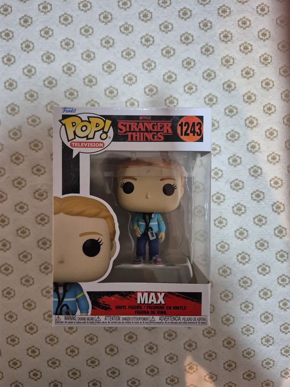 Funko pop Max Stranger Things com caixa 