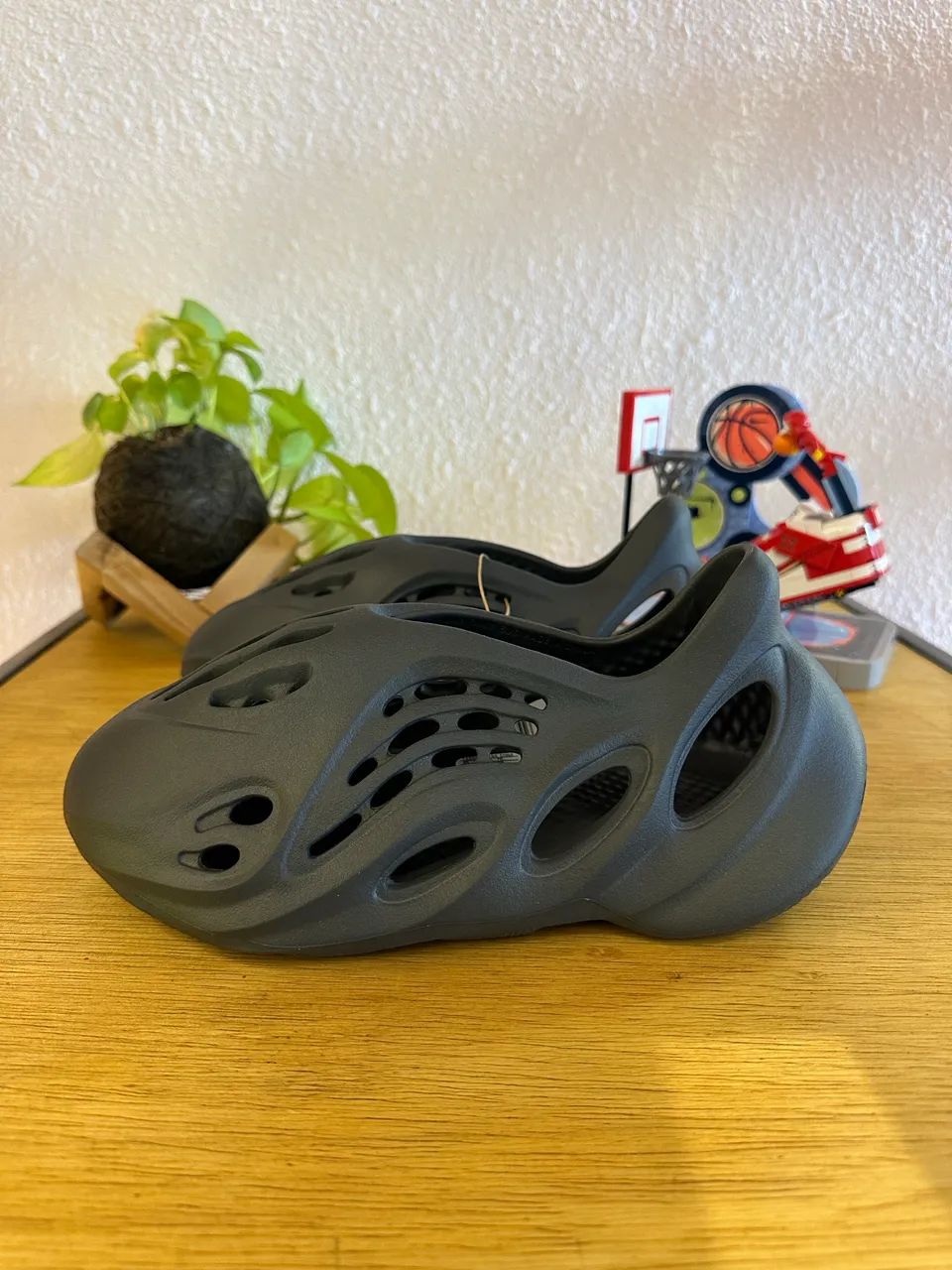 Adidas Yeezy Foam Runner ?Carbon? - Foto 2
