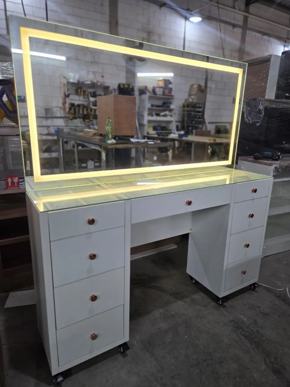 Penteadeira MDF 09 Gavetas com LED  150x150x35