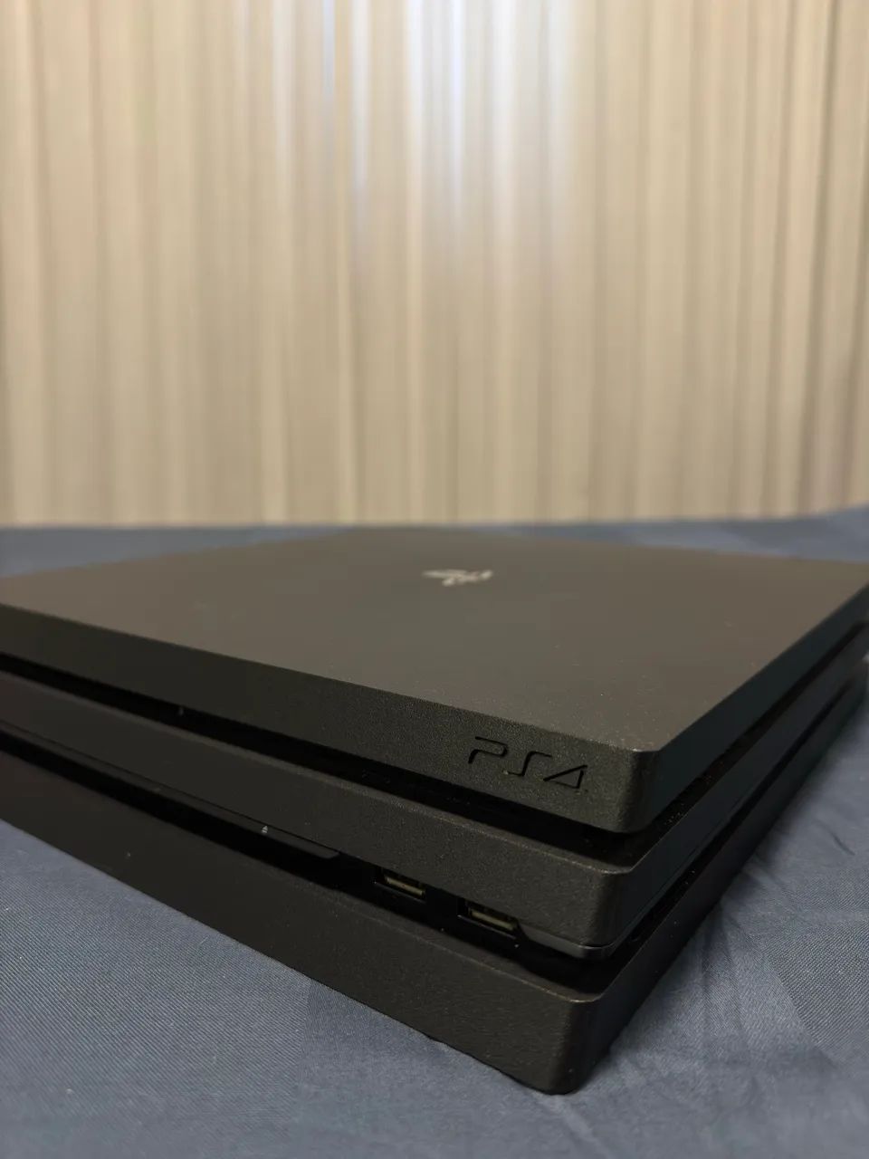 PlayStation 4 com 1 controle