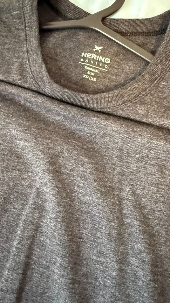 2 Camisas Hering Cinza e preta XP - Foto 2