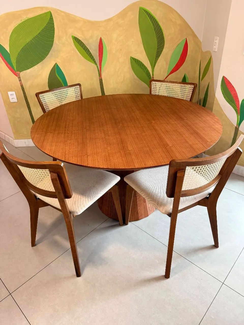 Mesa de 1,30m com 4 cadeiras - Foto 2