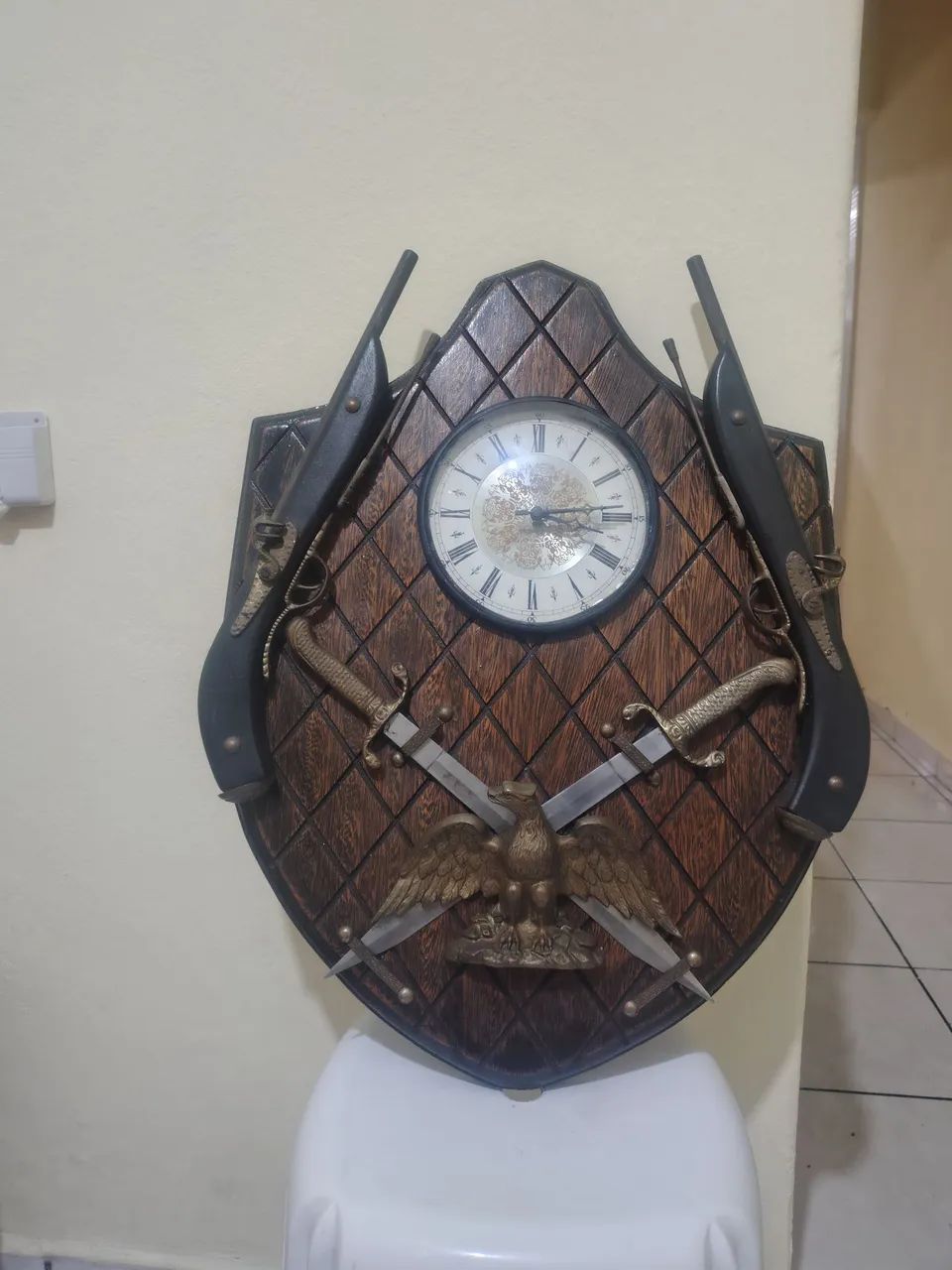 Um relógio antigo  - Foto 2