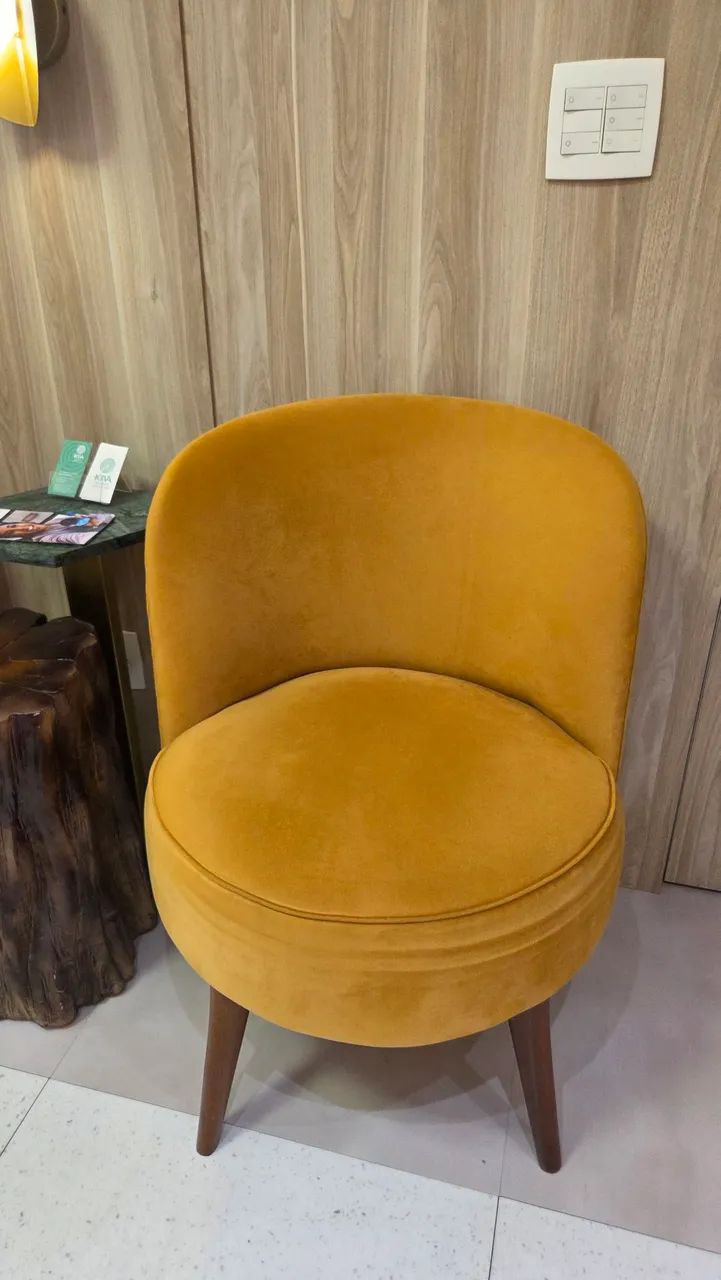 Poltronas em suede coloridas com pés palitos - Foto 3