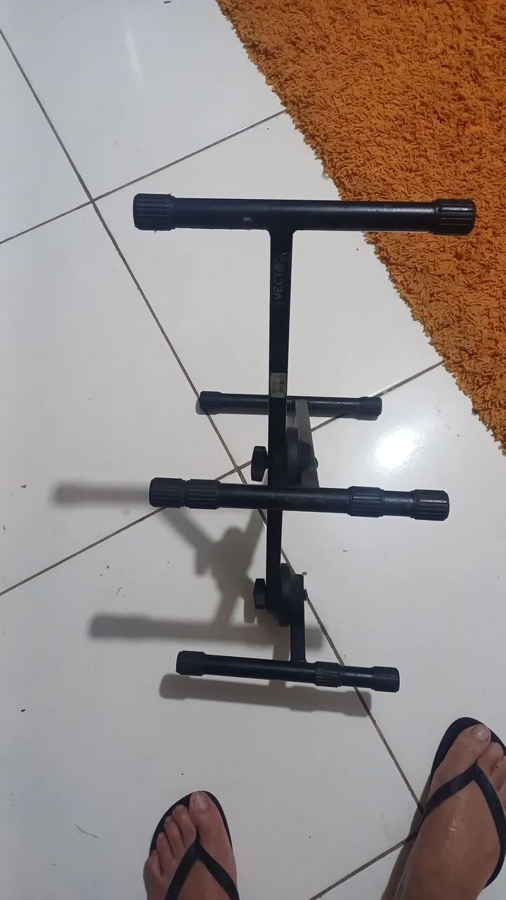 Vendo Suporte de Guitarra ou Baixo e Estante de Partitura musical .o - Foto 6