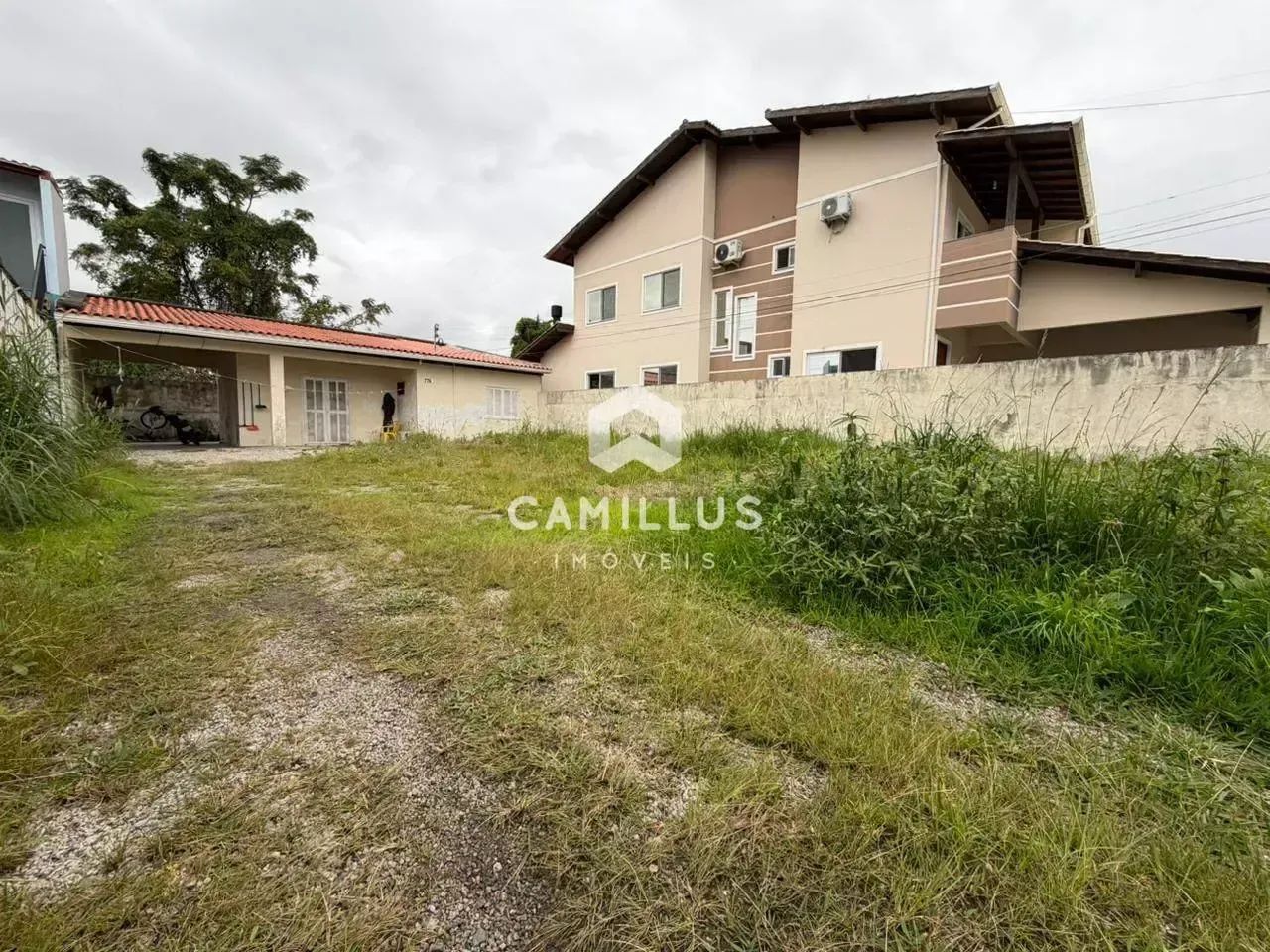 Casa de 2 Dormitórios, 360 m2 Financiável Carianos - Florianópolis