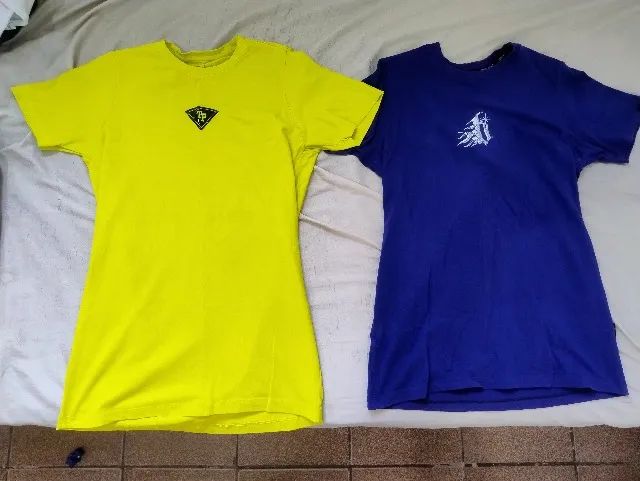 Duas camisas pouco usadas