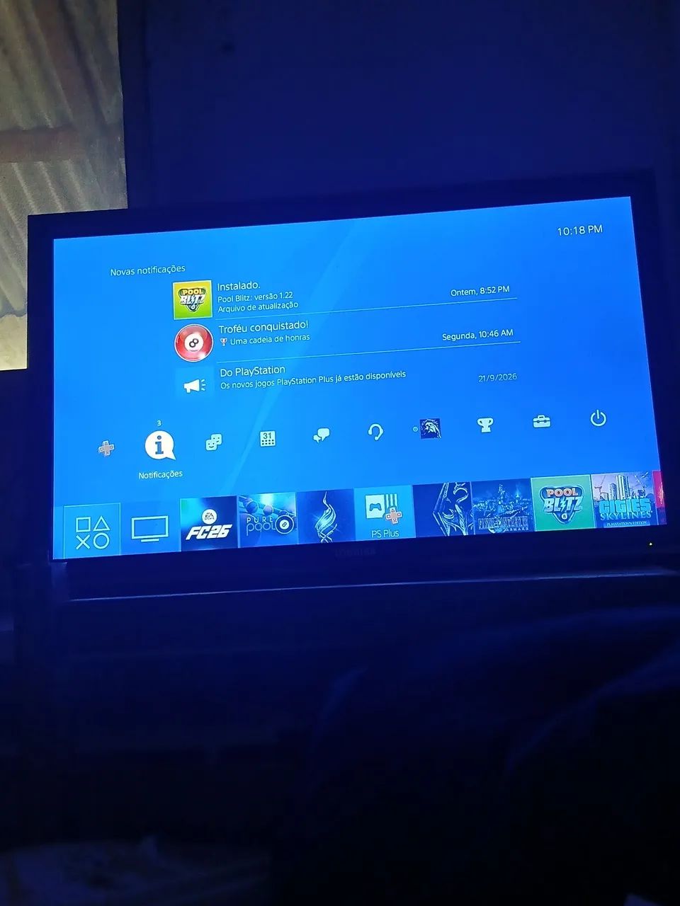 Ps4 ótimo estado. Mais 2 controles e jogos
