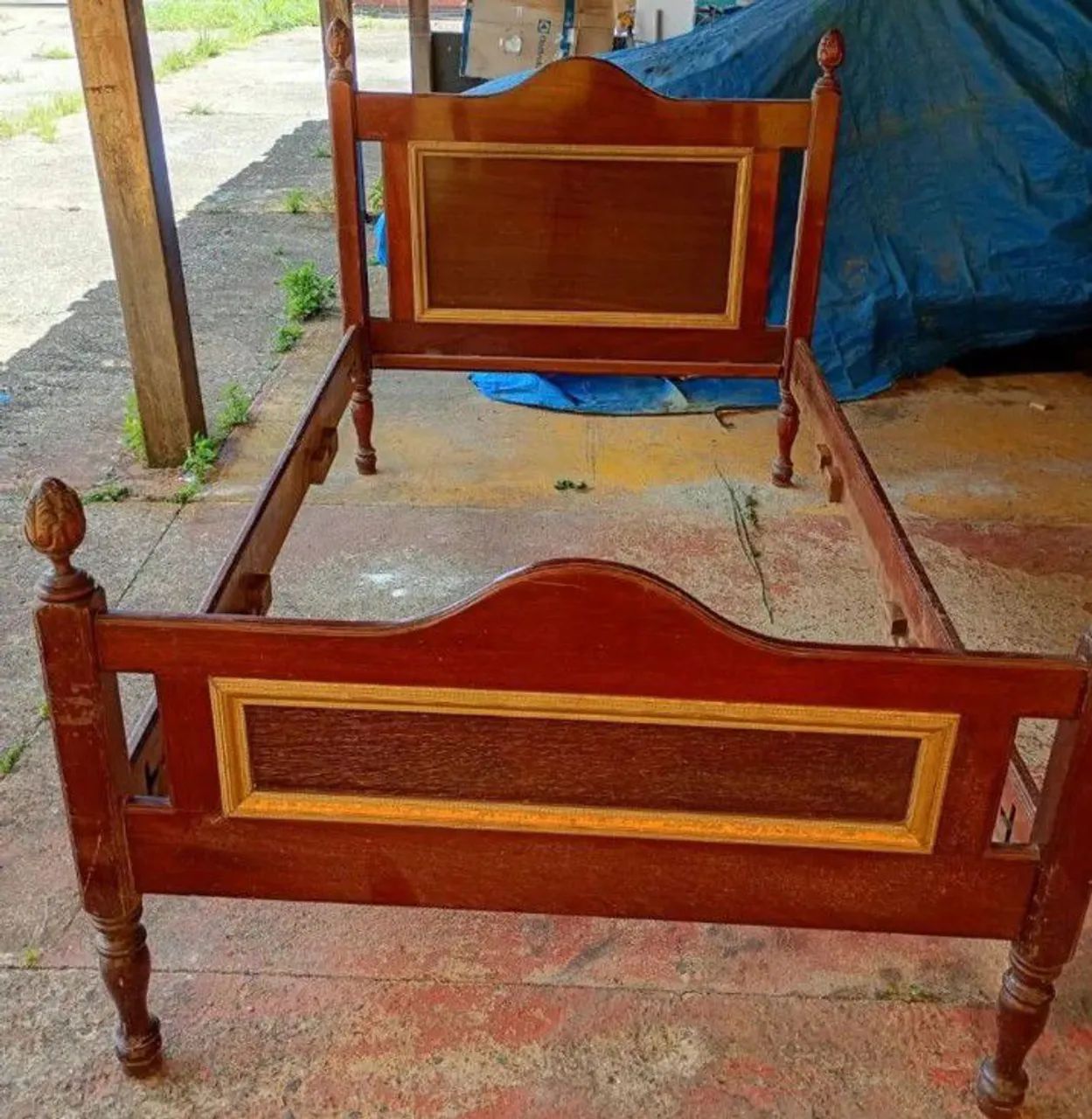 Cama solteirão de madeira
