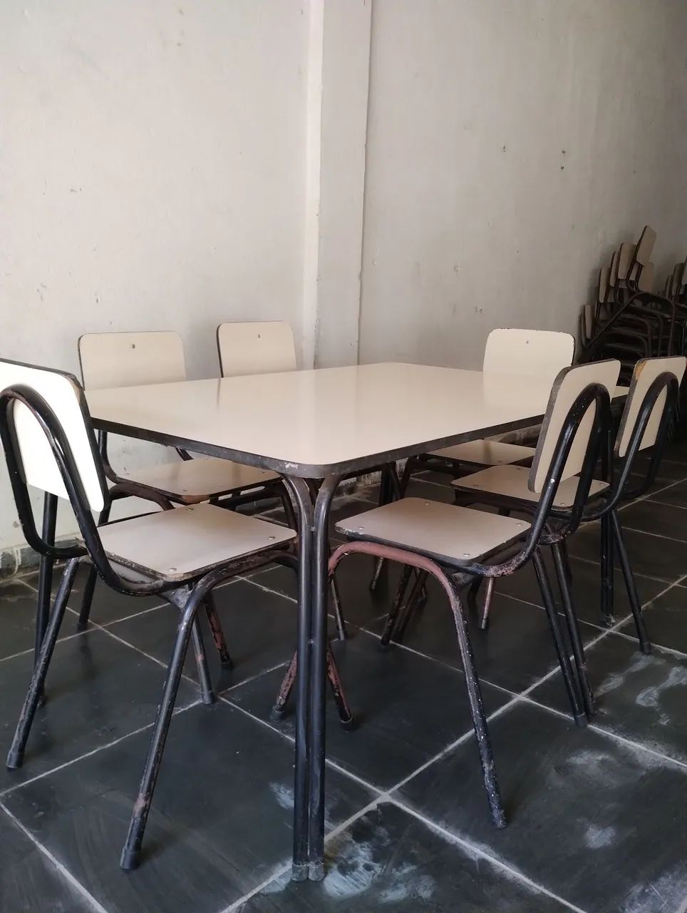 Conjunto de mesa com seis cadeiras infantis  - Foto 2