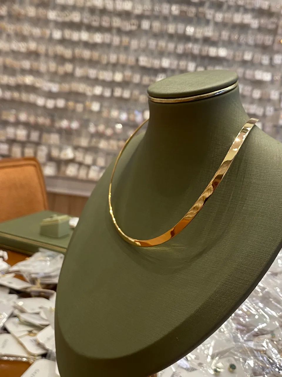 O Choker Dourado que Transforma Qualquer Look em Segundos  - Foto 3