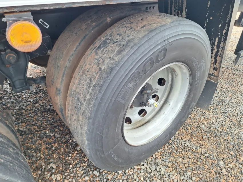 MB Atego 2426 6x2 baú 8.60m. - Foto 15