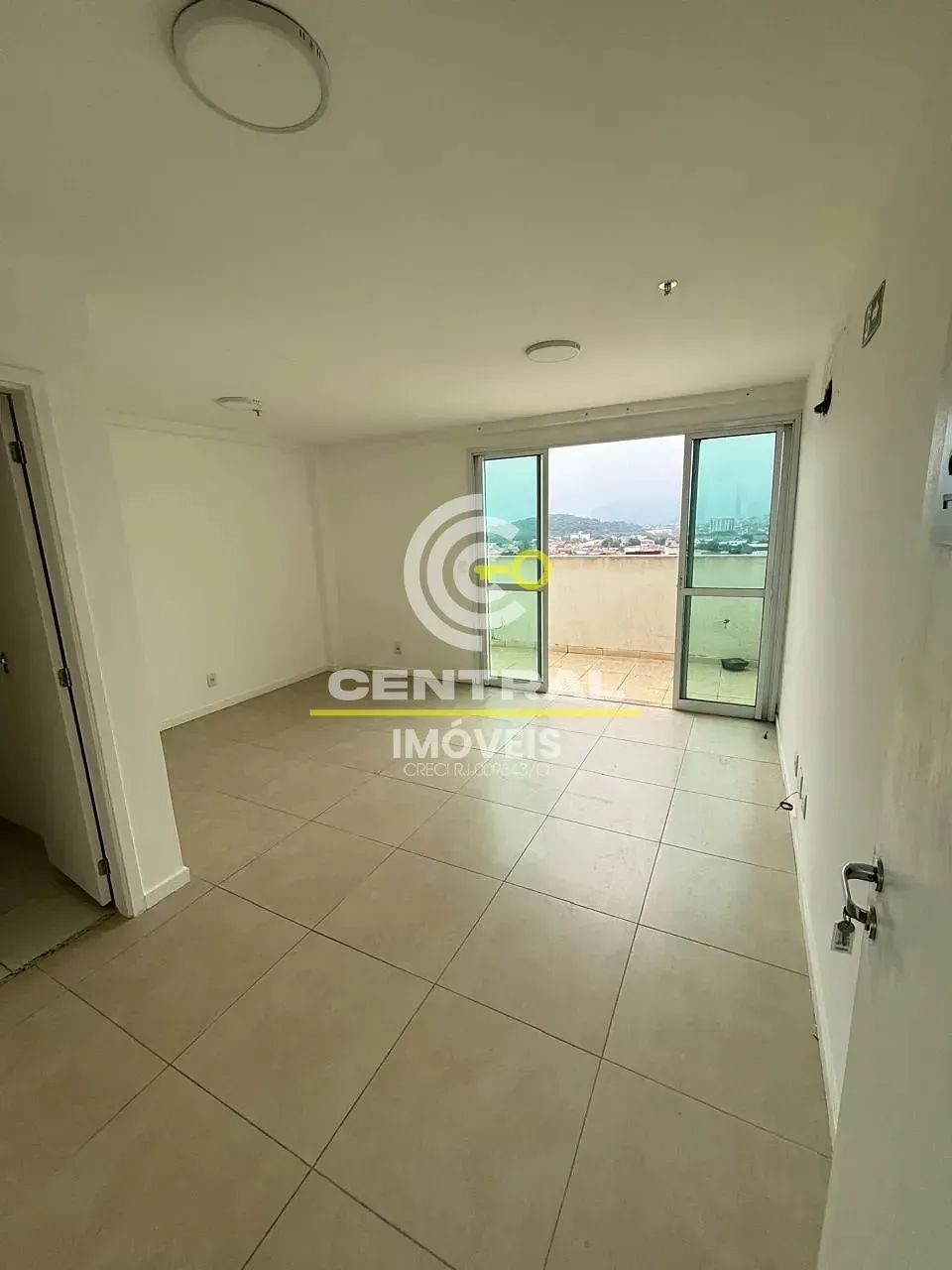 Sala Comercial para alugar na Avenida Vinte e Dois de Maio, Centro, Itaboraí - RJ