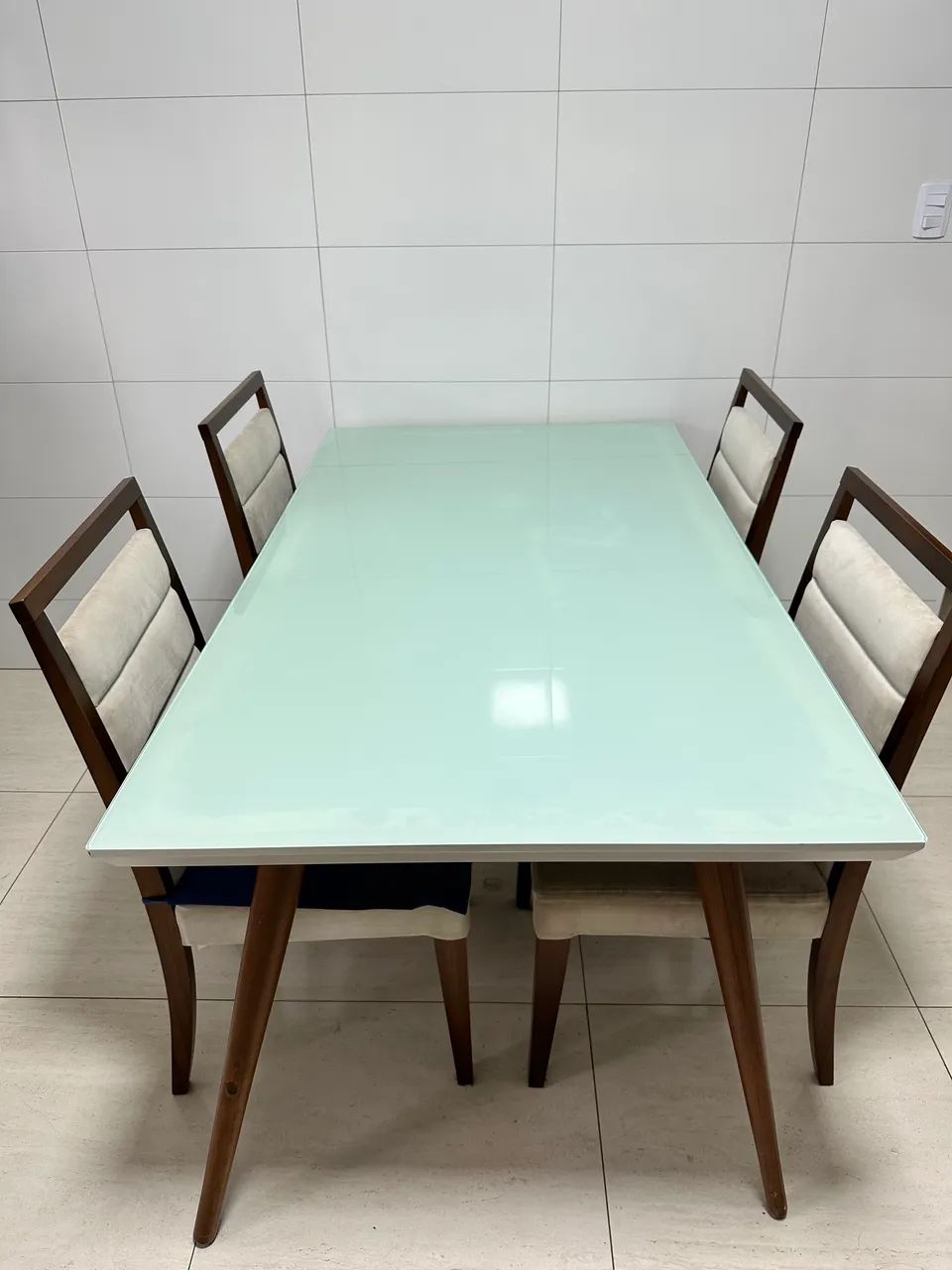 Mesa de madeira 4 lugares