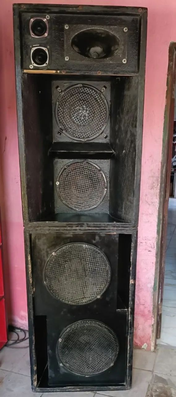 Vendo somente caixa de som com mesa de som de 6 canais - Foto 3
