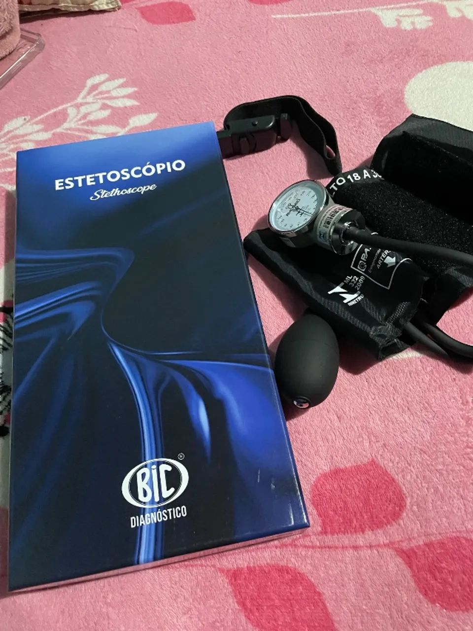 Vende-se estetoscópio e esfigmomanômetro novo