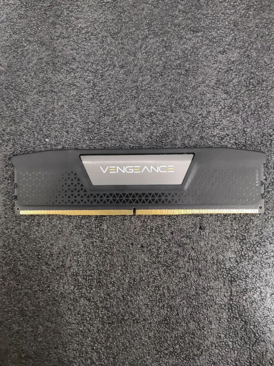 Memoria RAM Corsair Vengeance 16GB DDR5 5200MHz CL40 (Preta)