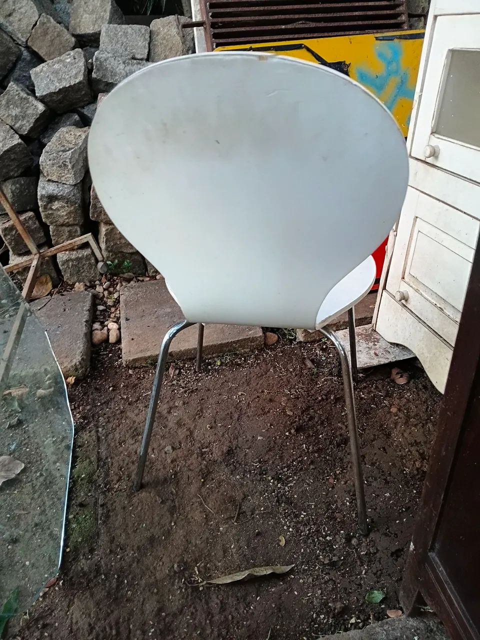 cadeira branca formiga Tok&Stok.. - Foto 3